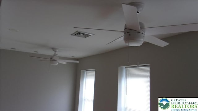 139 N 11th St, Allentown City, PA 18102 - detailed view of a ceiling fan