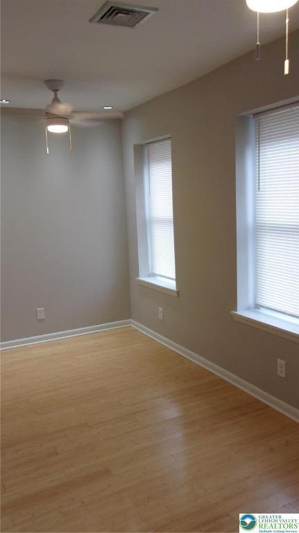 139 N 11th St, Allentown City, PA 18102 - empty room with light wood finished floors and ceiling fan