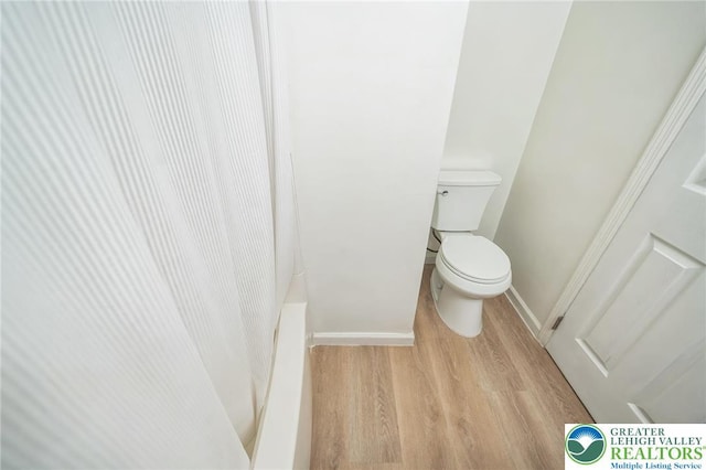 2922 Dogwood Dr, Coopersburg Boro, PA 18036 - bathroom featuring wood finished floors and shower / tub combo