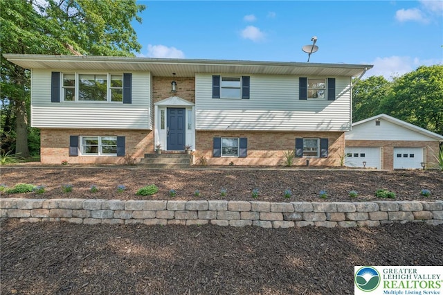 2922 Dogwood Dr, Coopersburg Boro, PA 18036 - bi-level home featuring brick siding