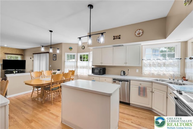 3780 Barlow Pl, Bethlehem Twp, PA 18020 - kitchen featuring stainless steel appliances, plenty of natural light, light wood finished floors, and a center island
