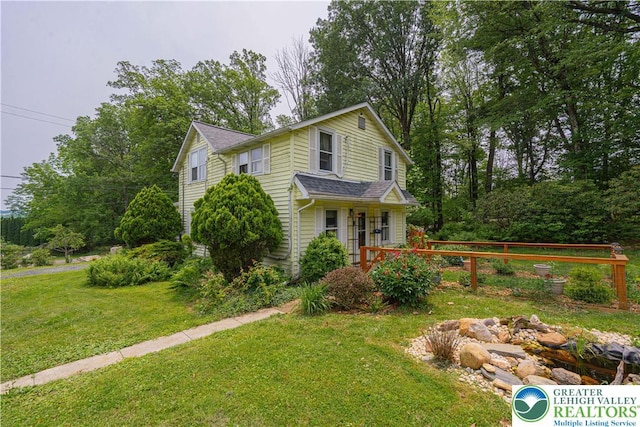 636 School Rd, Plainfield Twp, PA 18064 - traditional home featuring a front yard