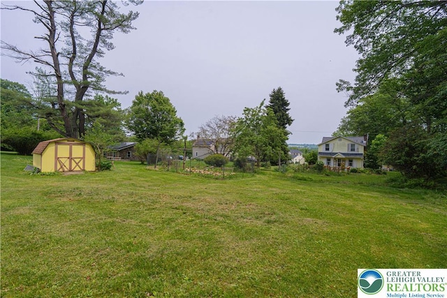 636 School Rd, Plainfield Twp, PA 18064 - view of grassy yard featuring a storage unit