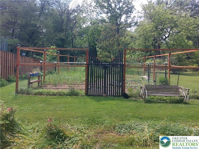 636 School Rd, Plainfield Twp, PA 18064 - view of yard