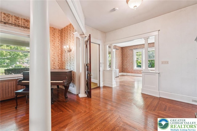 200 W Pierce St, Easton, PA 18042 - corridor with decorative columns and wallpapered walls