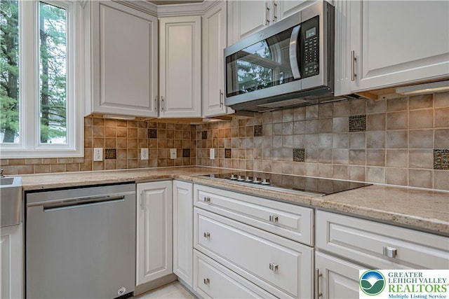 1450 Coventry Rd, South Whitehall Twp, PA 18104 - kitchen with stainless steel appliances, plenty of natural light, decorative backsplash, and white cabinets