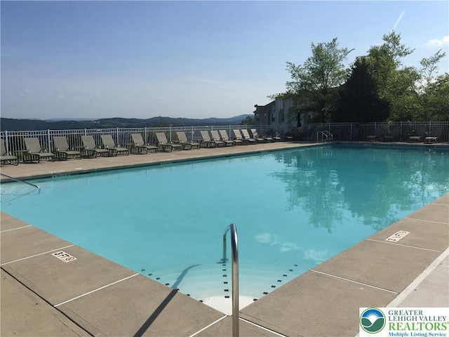 607 Prestwick Dr, Williams Twp, PA 18042 - view of community pool