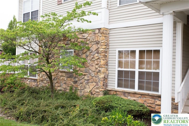 607 Prestwick Dr, Williams Twp, PA 18042 - view of side of property featuring stone siding