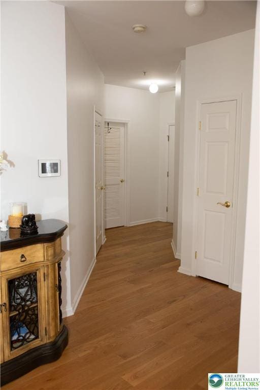 607 Prestwick Dr, Williams Twp, PA 18042 - hall featuring light wood finished floors and baseboards
