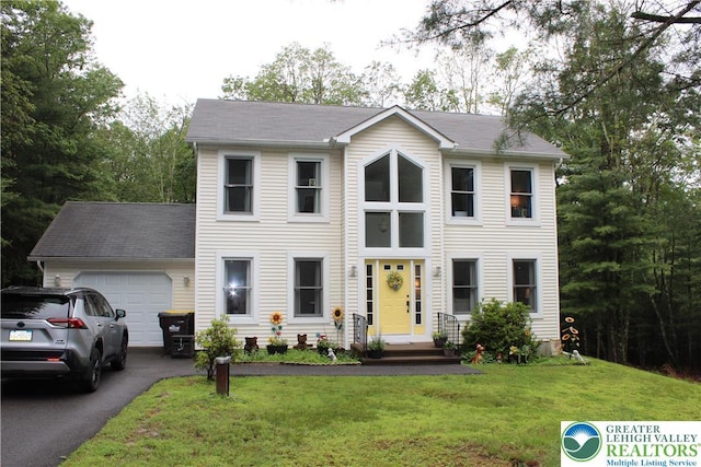 7 Twelve Oaks Trl, Chestnuthill Twp, PA 18353 - view of front of home featuring a garage, driveway, a front lawn, and a shingled roof