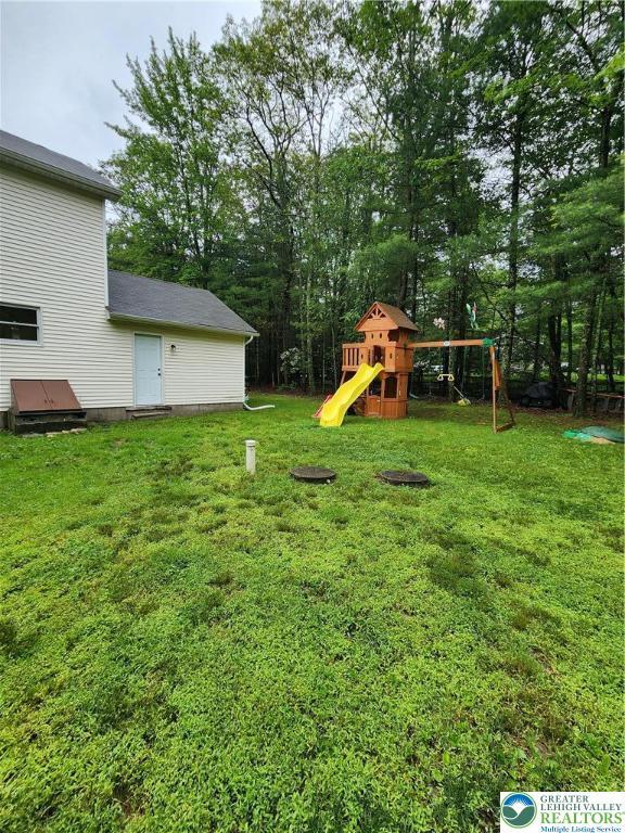 7 Twelve Oaks Trl, Chestnuthill Twp, PA 18353 - view of green lawn with a playground
