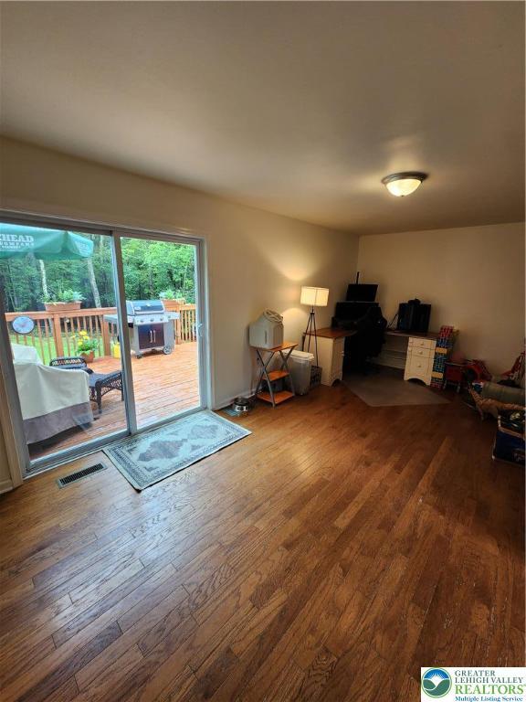 7 Twelve Oaks Trl, Chestnuthill Twp, PA 18353 - unfurnished room featuring wood-type flooring
