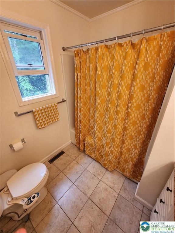 7 Twelve Oaks Trl, Chestnuthill Twp, PA 18353 - full bathroom featuring ornamental molding, curtained shower, and tile patterned flooring