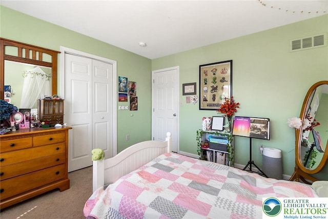 21 Millbrook Ct, Palmer Twp, PA 18045 - bedroom featuring carpet floors and a closet
