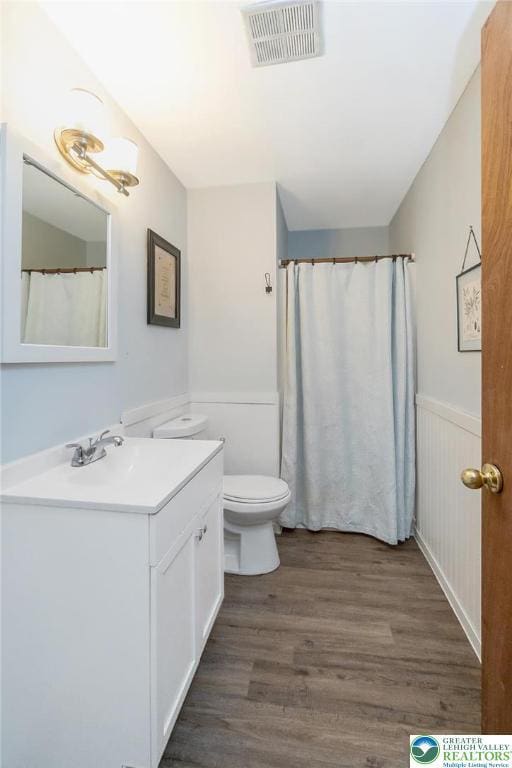 2227 Cheyenne Dr, Tunkhannock Township, PA 18610 - full bath with vanity and wood finished floors