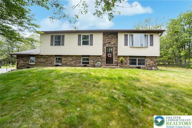 2227 Cheyenne Dr, Tunkhannock Township, PA 18610 - raised ranch featuring a front lawn and brick siding