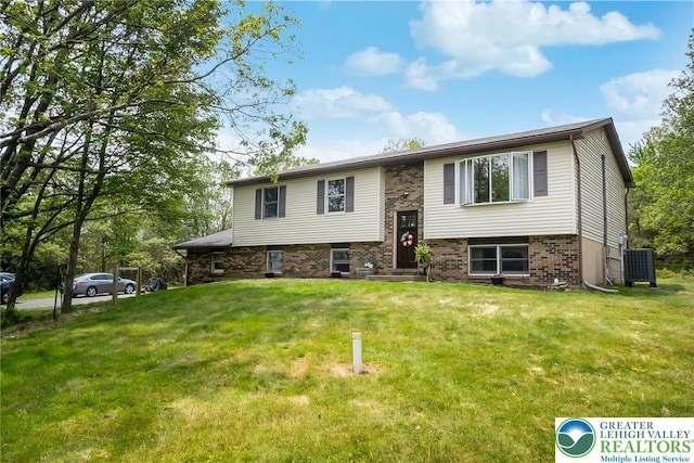 2227 Cheyenne Dr, Tunkhannock Township, PA 18610 - split foyer home with a front yard and brick siding
