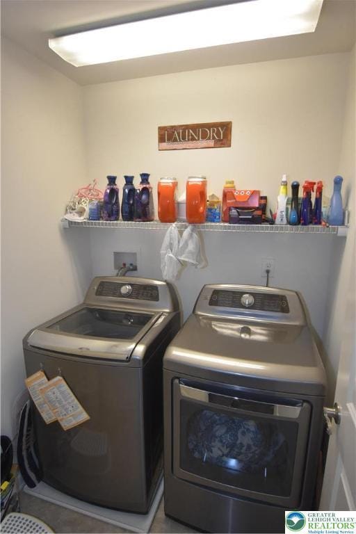 4323 Saratoga Dr, Lower Nazareth Twp, PA 18020 - washroom featuring washer and clothes dryer