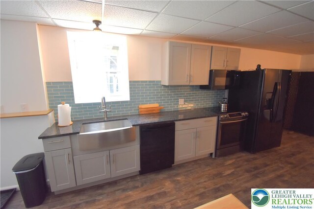 4323 Saratoga Dr, Lower Nazareth Twp, PA 18020 - kitchen featuring black appliances, dark countertops, a drop ceiling, dark wood-type flooring, and backsplash