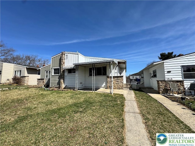 909 Genesee St, Allentown City, PA 18103 - back of property with a yard