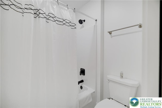 119 Tenicum Trl, Coolbaugh Twp, PA 18347 - bathroom with toilet and shower / bathtub combination with curtain