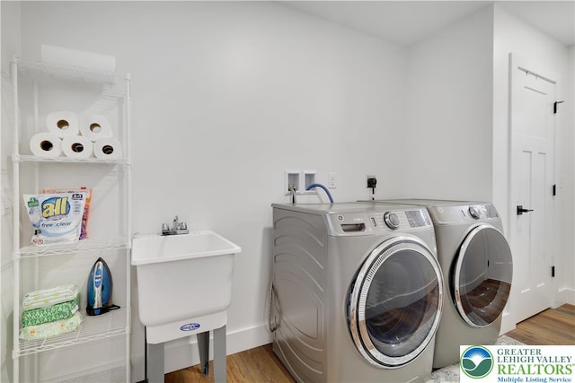 119 Tenicum Trl, Coolbaugh Twp, PA 18347 - laundry area with independent washer and dryer and wood finished floors