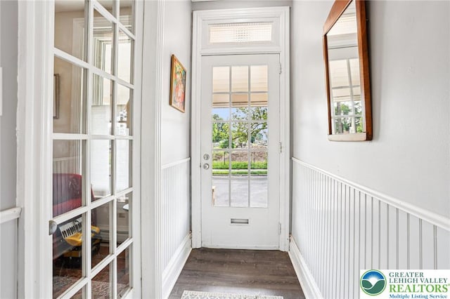 337 N 10th St, Allentown City, PA 18102 - entryway with dark wood-type flooring