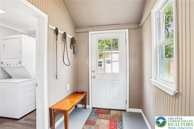 337 N 10th St, Allentown City, PA 18102 - laundry area with stacked washer / drying machine and baseboards