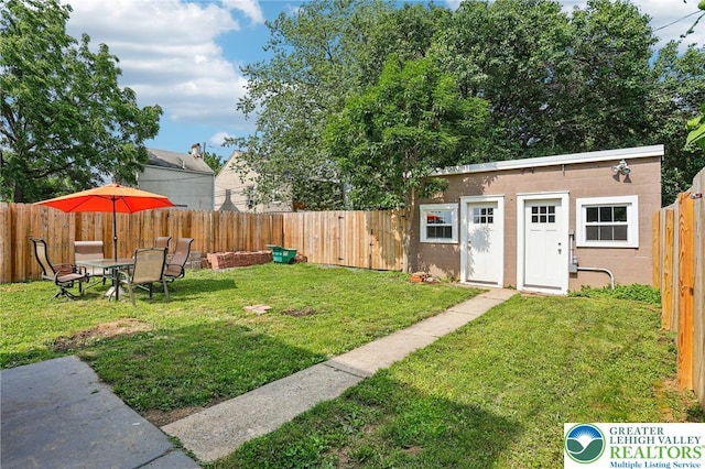 337 N 10th St, Allentown City, PA 18102 - fenced backyard featuring an outdoor structure