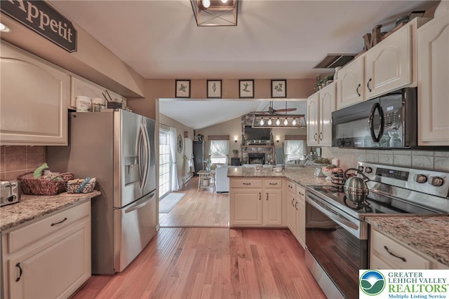 106 Fernwood Dr, Forks Twp, PA 18040 - kitchen featuring appliances with stainless steel finishes, a peninsula, decorative backsplash, open floor plan, and light wood-style floors