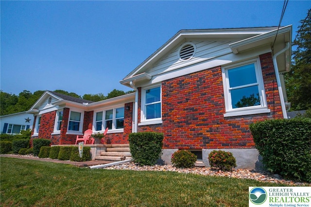 6790 Fairview Ave, Lower Mt Bethel Twp, PA 18013 - view of front of property with a front yard and brick siding