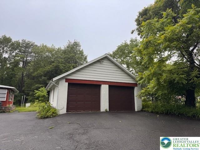 60 Maple Dr, Lower Towamensing Tp, PA 18071 - view of detached garage
