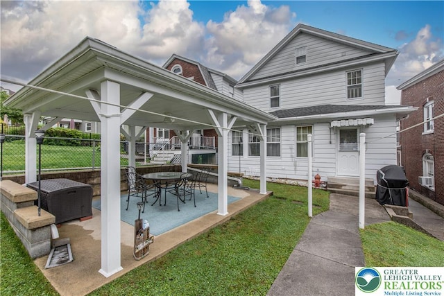 242 N Lehigh St, Tamaqua Boro, PA 18252 - back of property with entry steps and a patio area