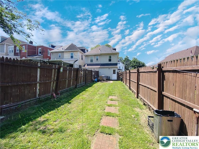 1139 Jackson St, Easton, PA 18042 - fenced backyard featuring a residential view