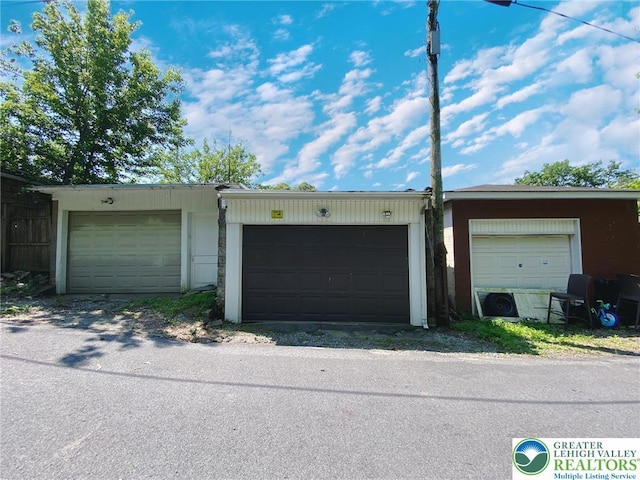 1139 Jackson St, Easton, PA 18042 - view of garage