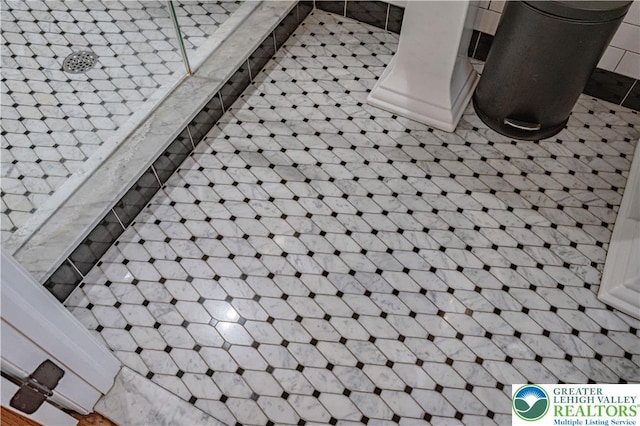326 N Main St, Allentown City, PA 18104 - bathroom view of toilet and tiled shower
