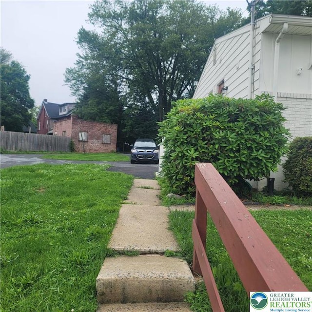 942 S Front St, Allentown City, PA 18103 - view of yard