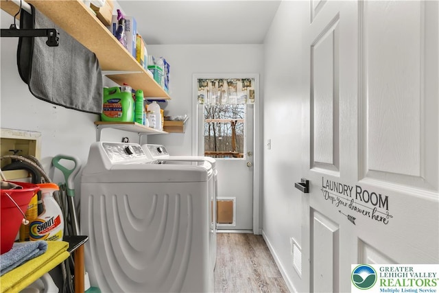 1661 Marjorie Ct, Middle Smithfield Twp, PA 18302 - laundry room featuring washing machine and dryer and wood finished floors