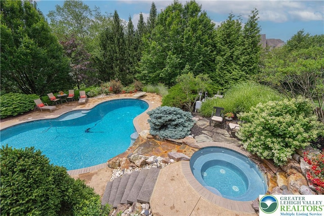 6532 Forest Knoll Ct, Upper Macungie Twp, PA 18106 - outdoor pool featuring an in-ground hot tub and a patio area