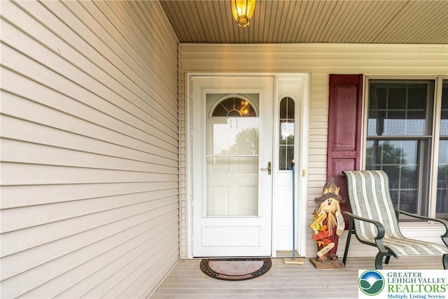 11 Apache Dr, Upper Mt Bethel Twp, PA 18343 - entrance to property featuring a porch