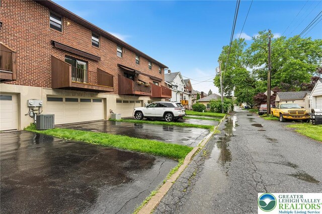 1411 Linden St, Bethlehem City, PA 18018 - view of asphalt street featuring a residential view