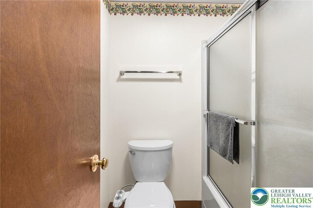 1411 Linden St, Bethlehem City, PA 18018 - bathroom with toilet