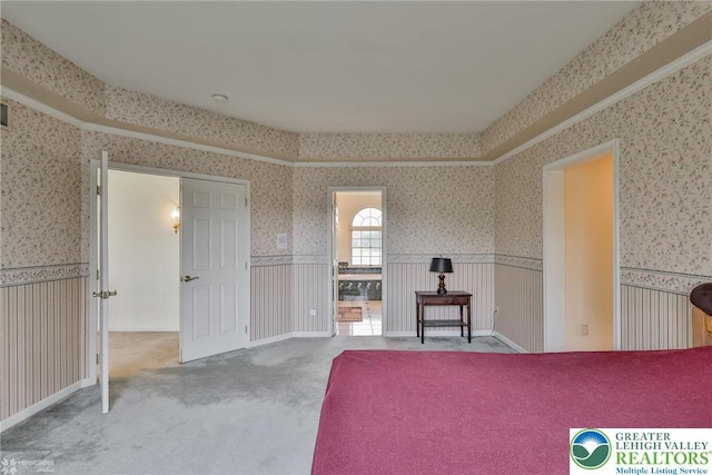 634 Country Club Rd, Easton, PA 18045 - carpeted bedroom featuring wallpapered walls and wainscoting