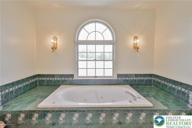 634 Country Club Rd, Easton, PA 18045 - bathroom featuring a tub with jets