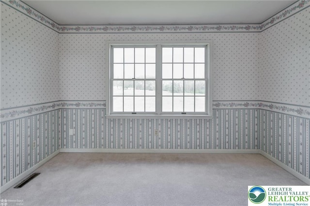 634 Country Club Rd, Easton, PA 18045 - empty room with carpet flooring and wallpapered walls