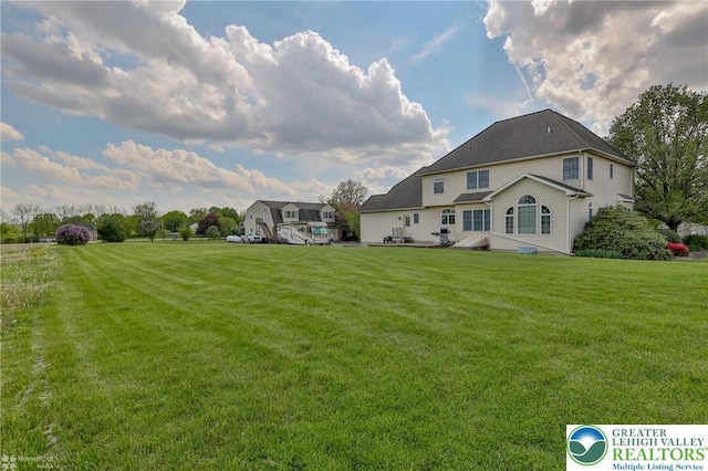 634 Country Club Rd, Easton, PA 18045 - view of green lawn
