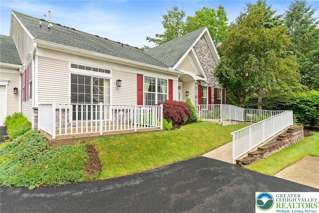 1883 Gregory Pl, Lower Saucon Twp, PA 18055 - traditional-style house with roof with shingles and a front yard