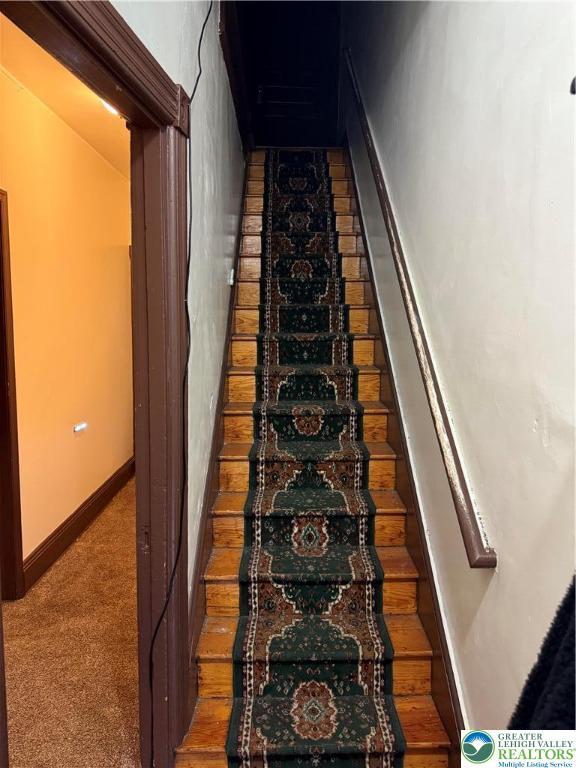 713 E 5th St, Bethlehem City, PA 18015 - view of stairs