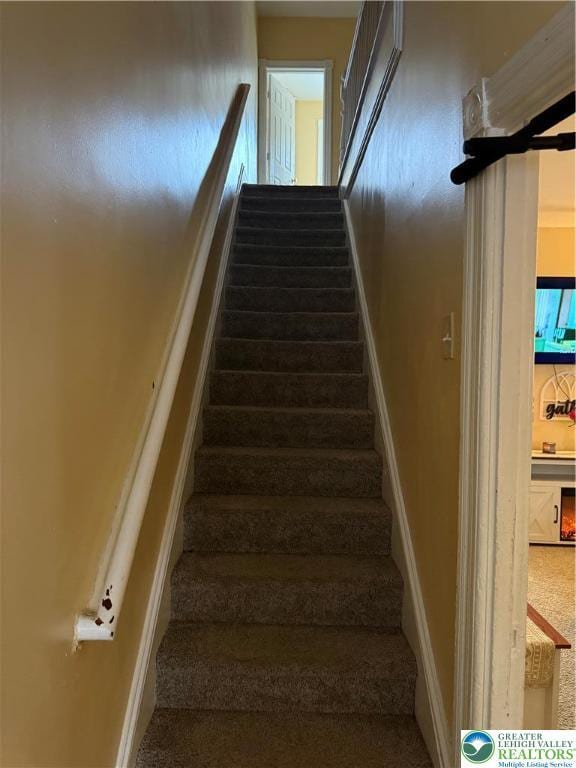 713 E 5th St, Bethlehem City, PA 18015 - stairs with carpet and baseboards
