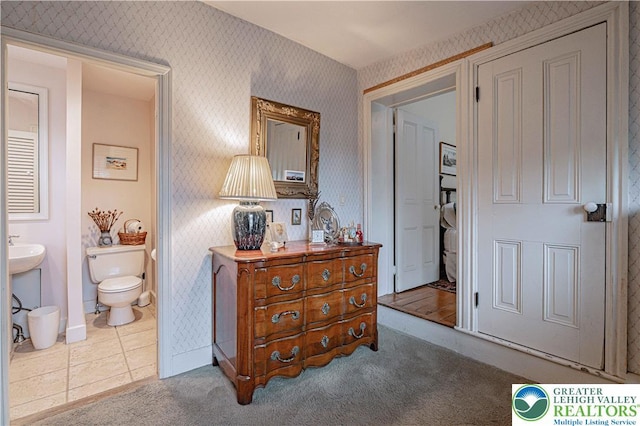 407 N 8th St, Allentown City, PA 18102 - hall with wallpapered walls and carpet